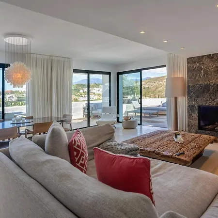 Duplex Penthouse With 3 Bedrooms 埃斯特波纳