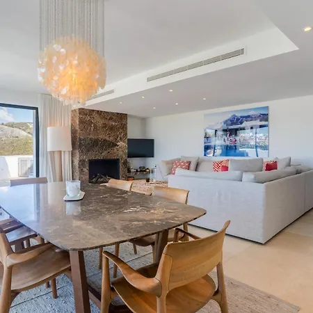 Duplex Penthouse With 3 Bedrooms בית נופש אסטפונה